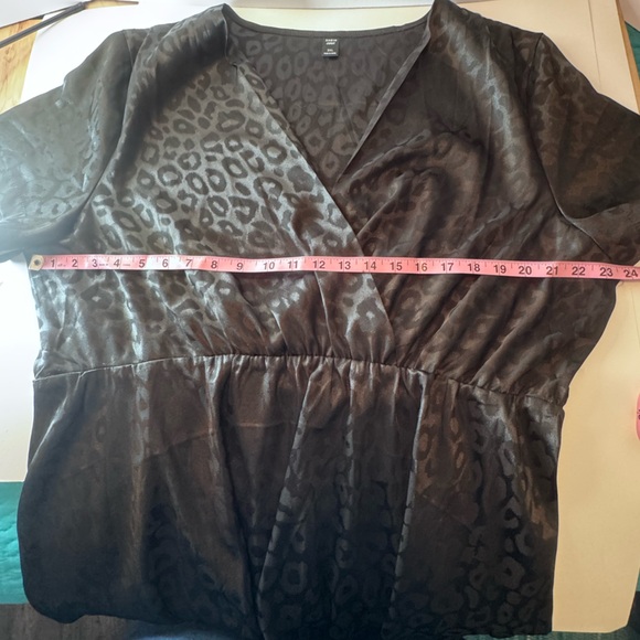 SHEIN Curve 3XL Leopard Satin Wrap Peplum Top - Picture 6 of 10